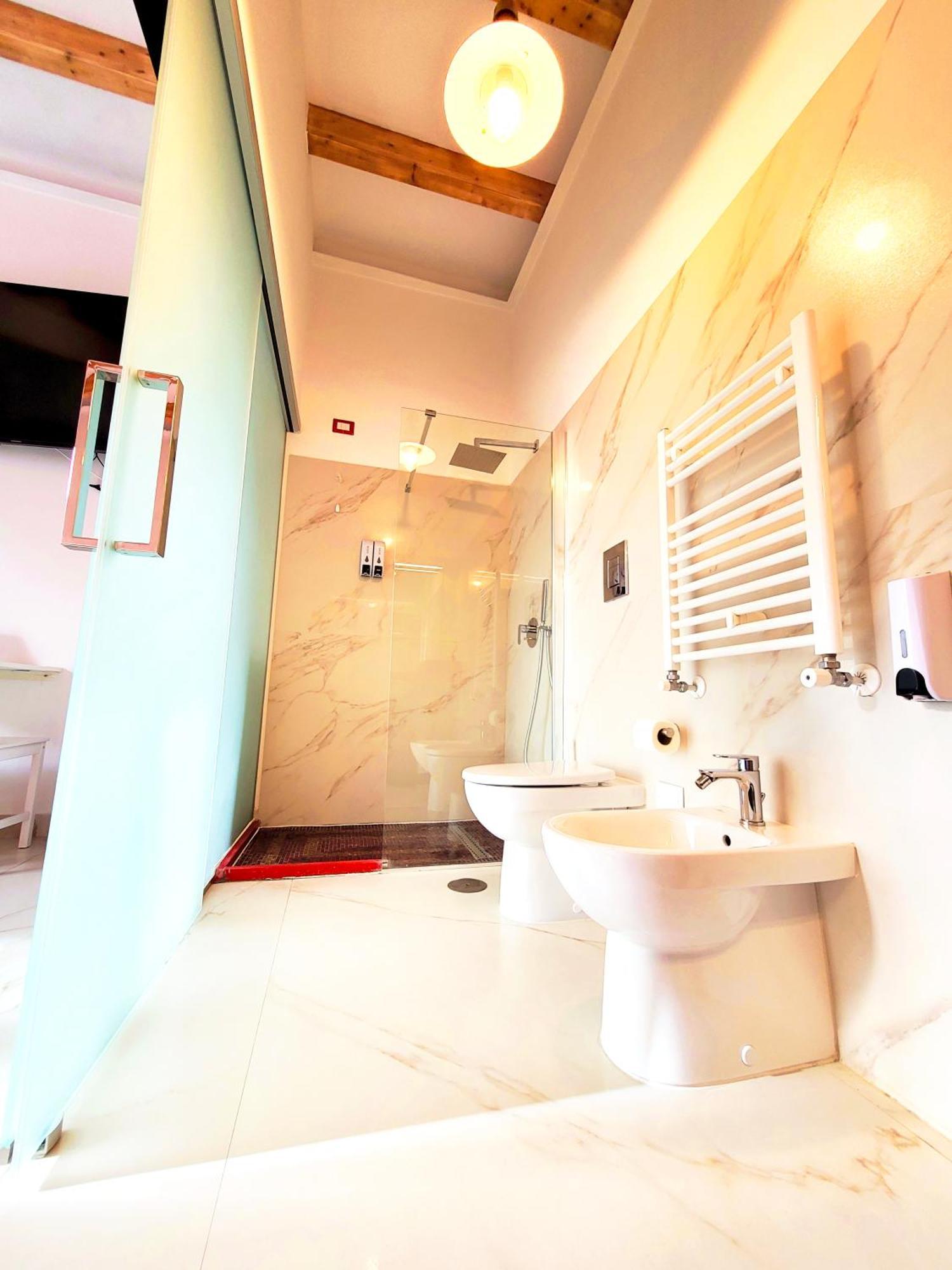 I Migliori Artisti Hotel เนเปิลส์ ภายนอก รูปภาพ
